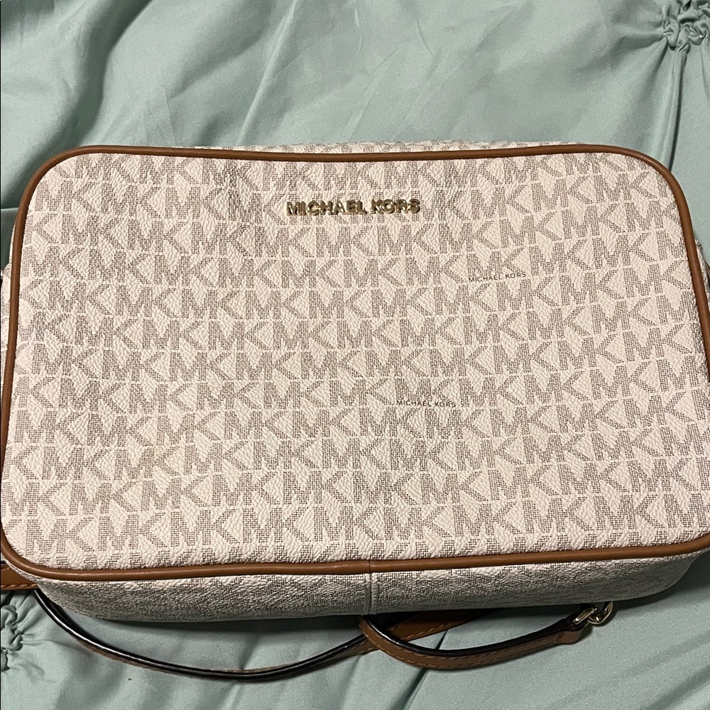 Michael Kors Monogram jetset bag